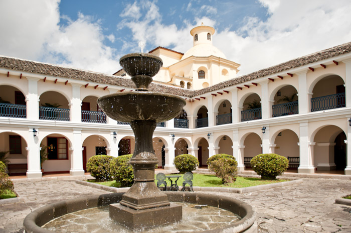 Courtyard - Hotel Dann Monasterio (Popayan, Colombia)