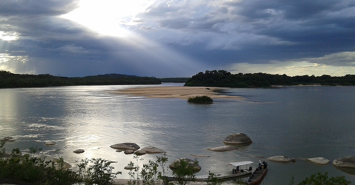 PAISAJE-RIO-VICHADA-PARQUE-TUPARRO