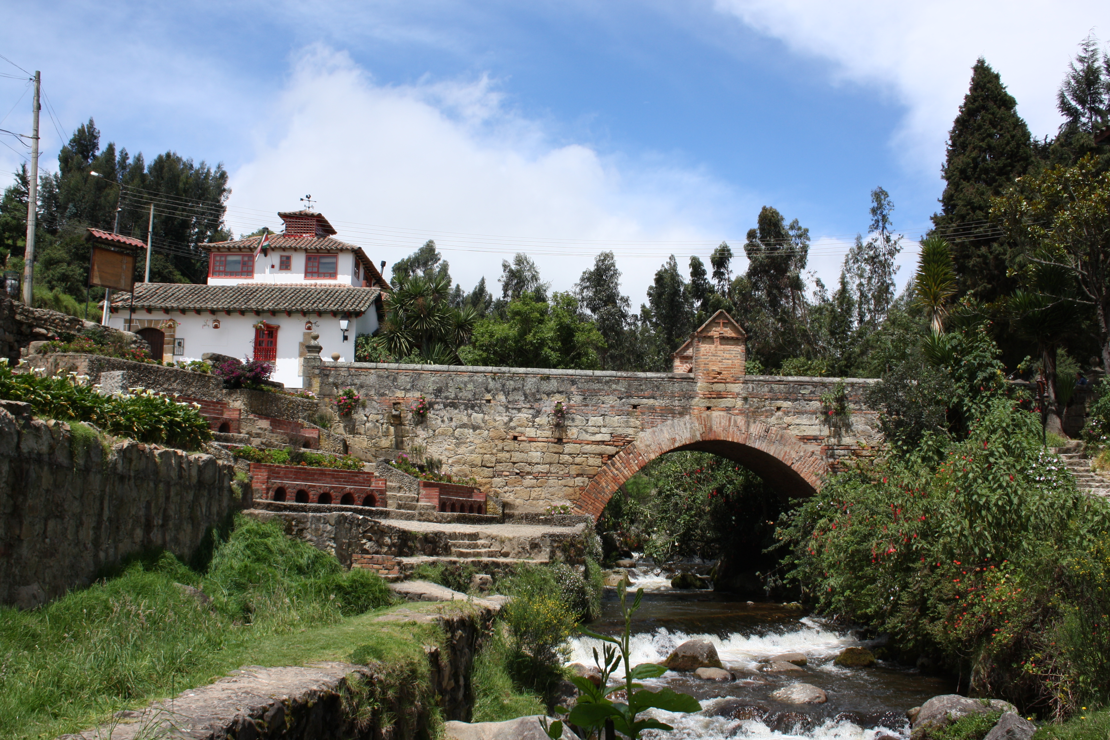 Picturesque-bridge-in-Bogota